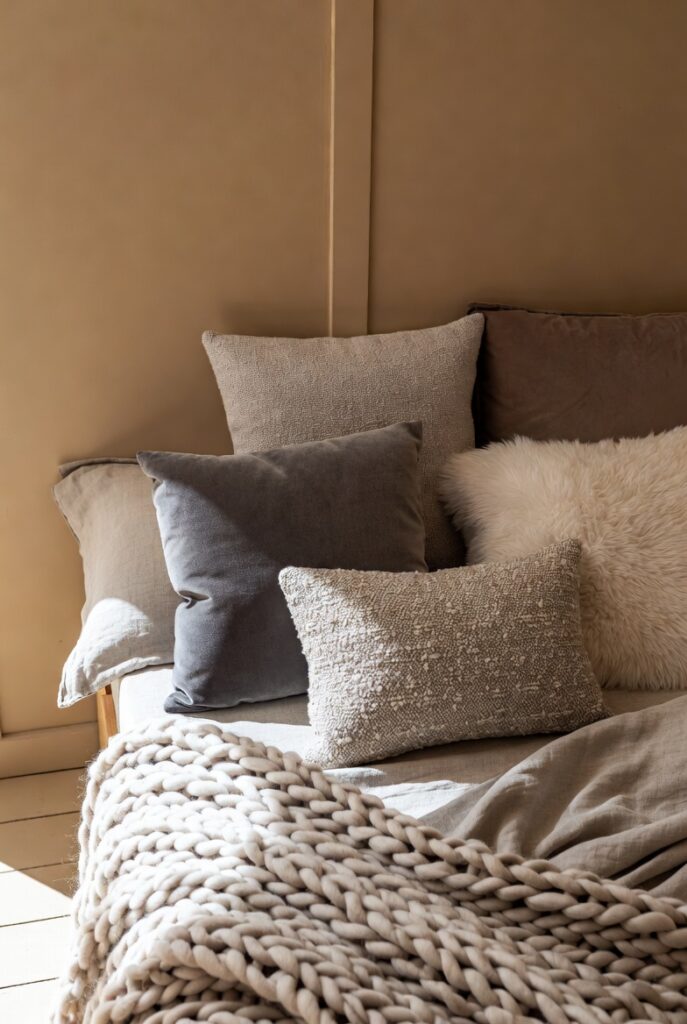 Cozy Layered Textures in Modern Bedroom Velvet Linen Knit Throw Pillows Luxury Home Decor